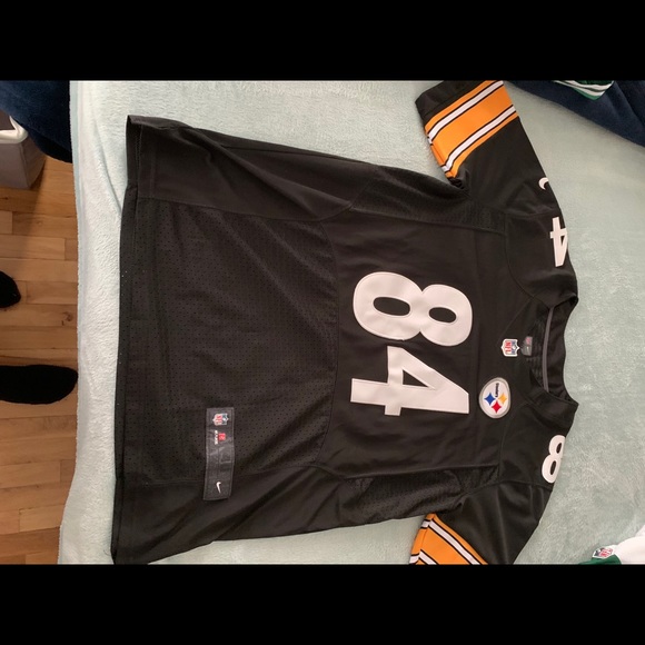 ALL NFL JERSEYS FOR SALE.It’s 200 for all of them. - Picture 3 of 16